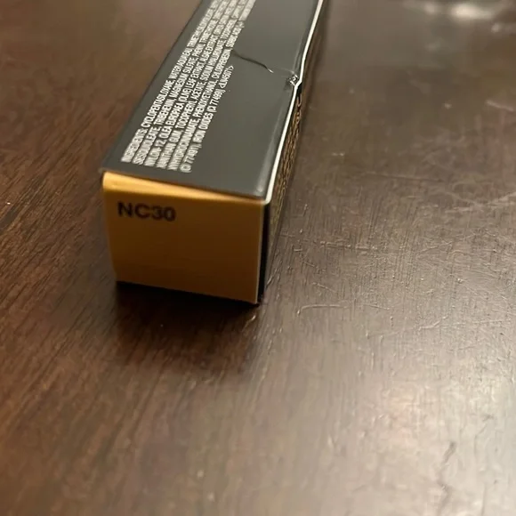 - Mac concealer NC30